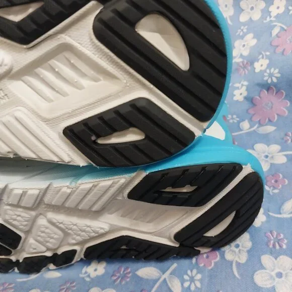 3280 HOKA One One Size 8 D Wide Anari 7. In Blue and White. Excellent Condition. - Picture 12 of 14